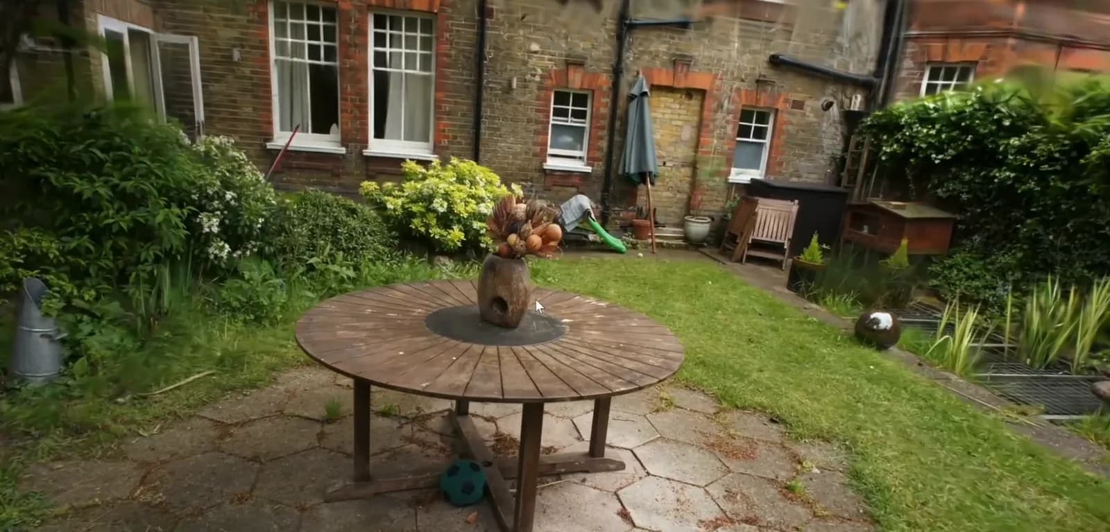 The Mip-NeRF 360 garden scene displayed through the Spinoff rendering engine